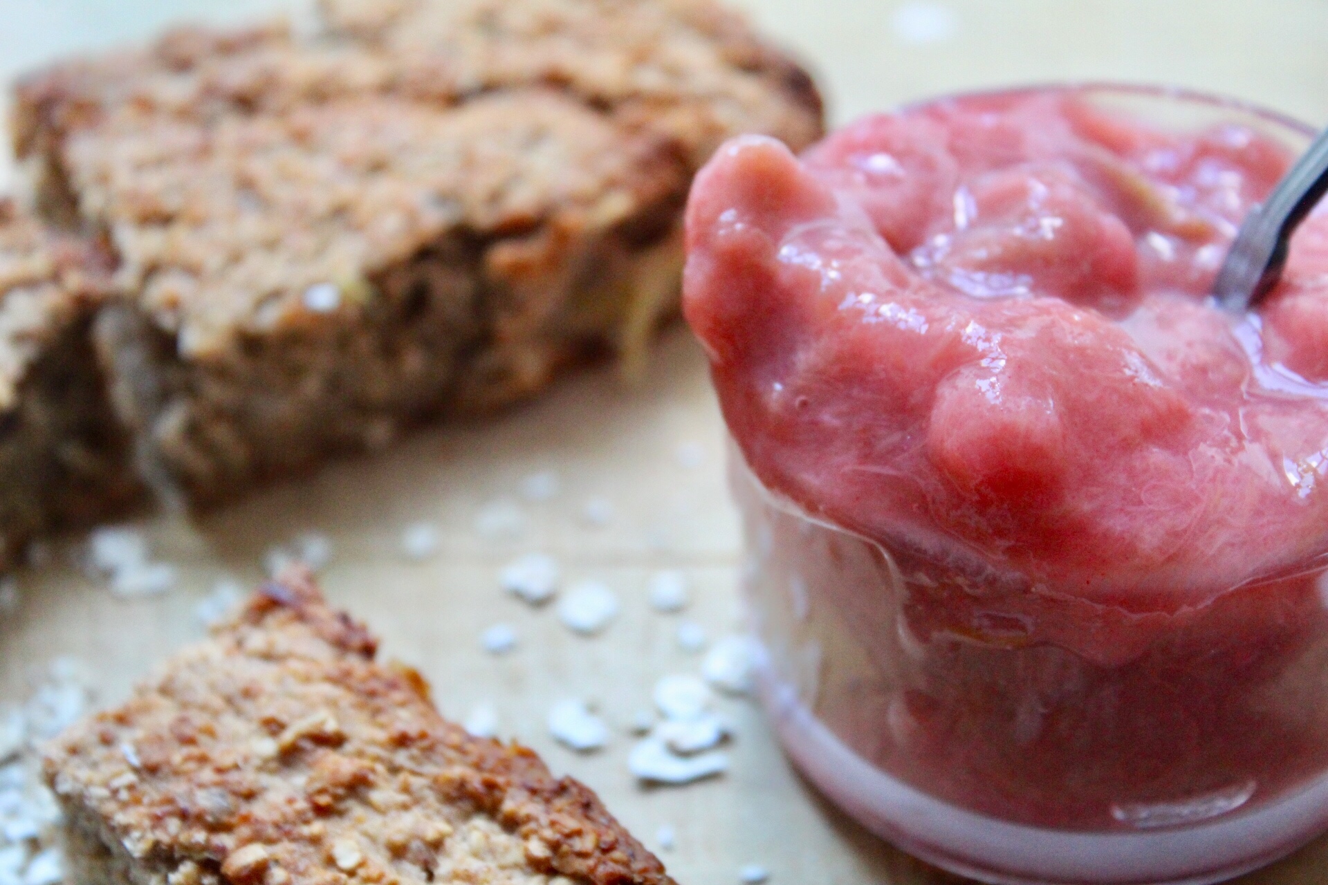 Rhubarb Porridge Bars